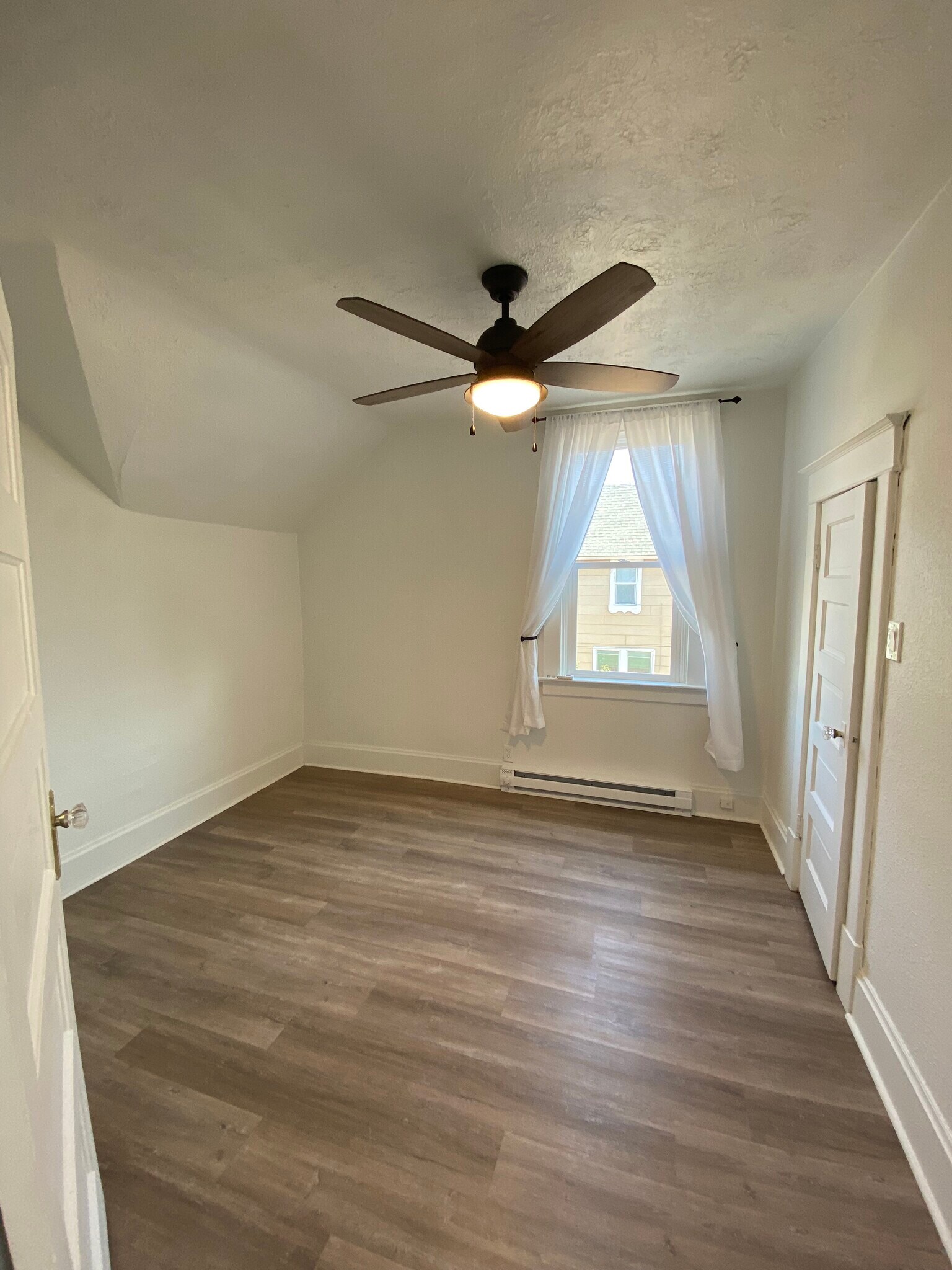 Building Photo - 224 W Shannon Ave