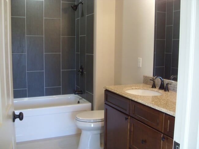 Building Photo - Unfurnished 3 Bedroom Home in Lake Hatcher