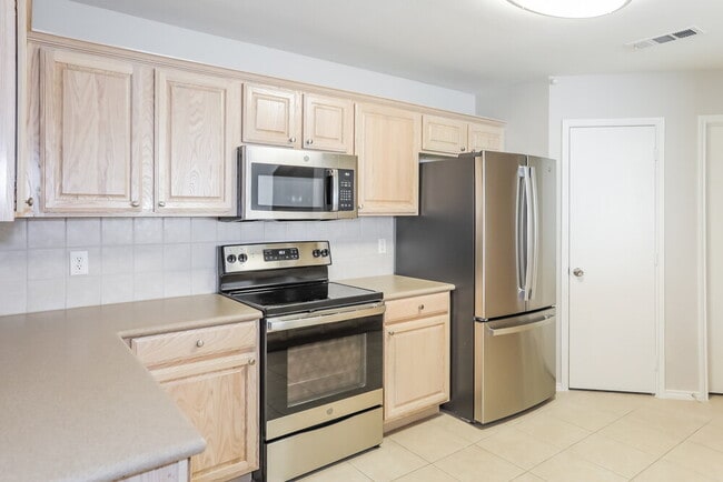 Building Photo - 2036 Forest Meadow Dr
