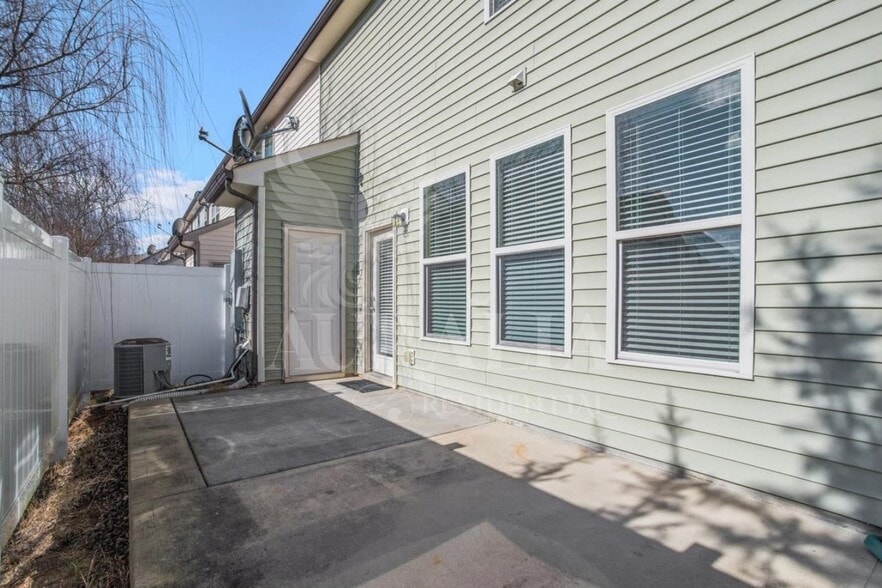 Building Photo - 4430 Hillsgrove Rd