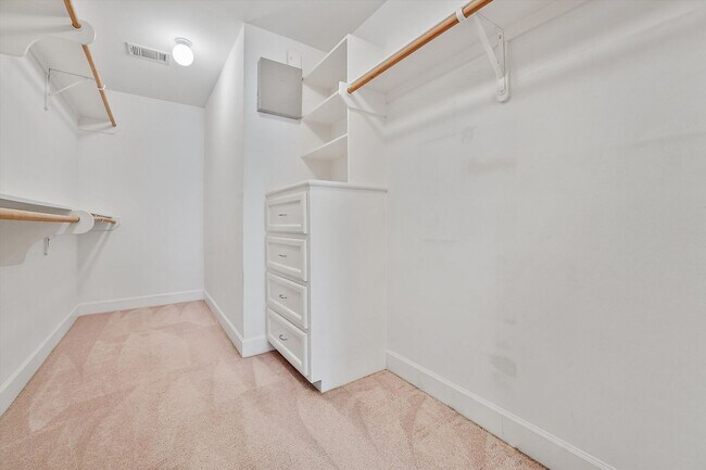 Building Photo - Welcome Home to Comfort and Convenience in the Heart of Houston!