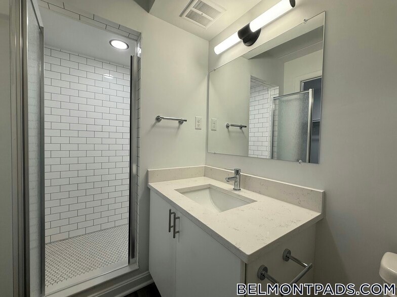 Building Photo - 55 Hill Rd