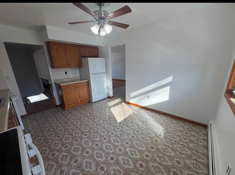 Building Photo - 208 6th St