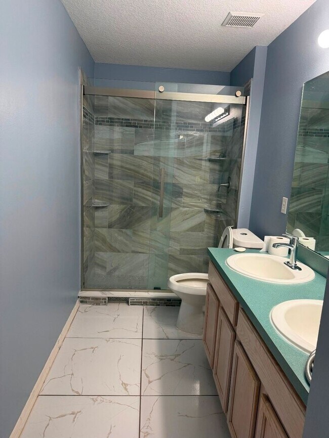 Building Photo - 4 BED / 2 BATH / 2 CAR GARAGE - ORLANDO (H...