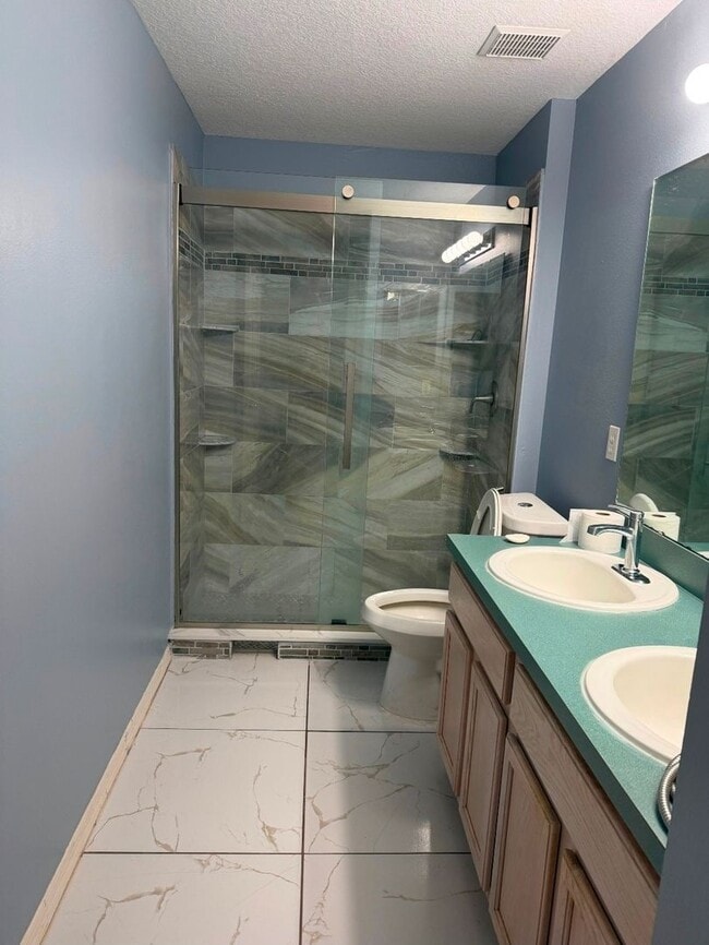 Building Photo - 4 BED / 2 BATH / 2 CAR GARAGE - ORLANDO (HUNTER'S CREEK)