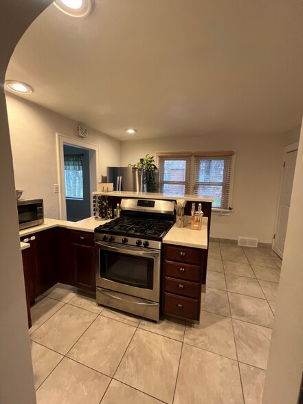 Building Photo - 165 N 400 E