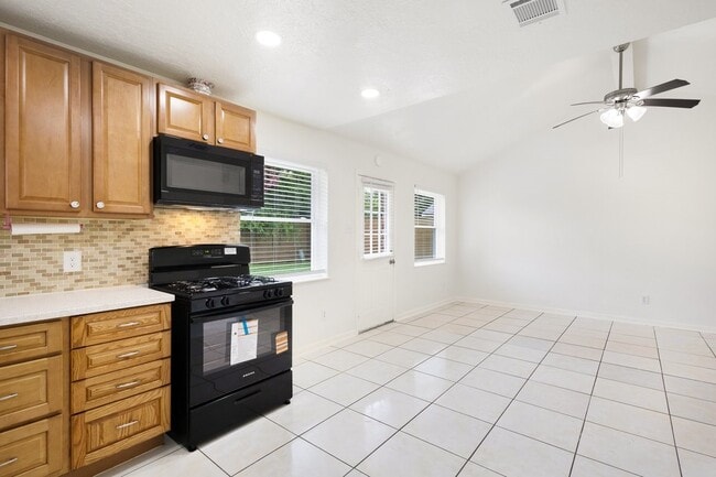 Building Photo - 1303 Gamma St