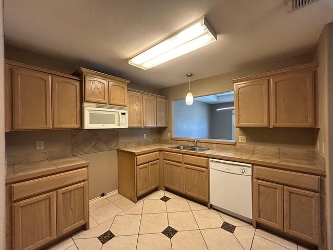 Building Photo - 9804 Cantera Ct