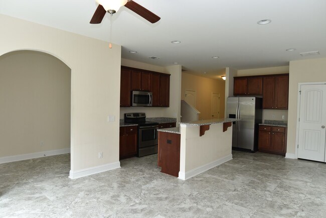 Building Photo - 3 Bed/2.5 Bath Townhome in Richmond Hill