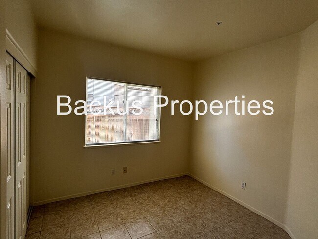 Building Photo - Wonderful two bedroom home close to Constitution shopping center