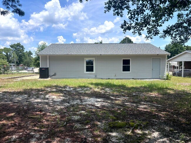 Building Photo - 5523 Livingston Dr