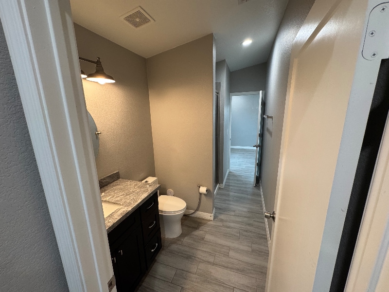 Building Photo - 1558 W 5th St