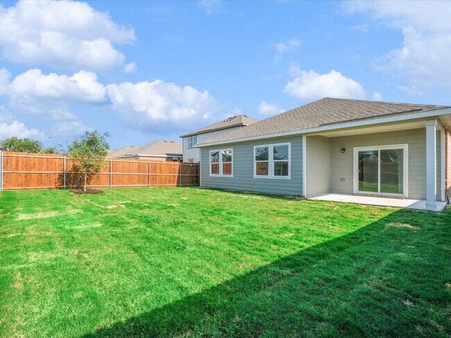 Building Photo - 1553 Shadow Hawk Dr