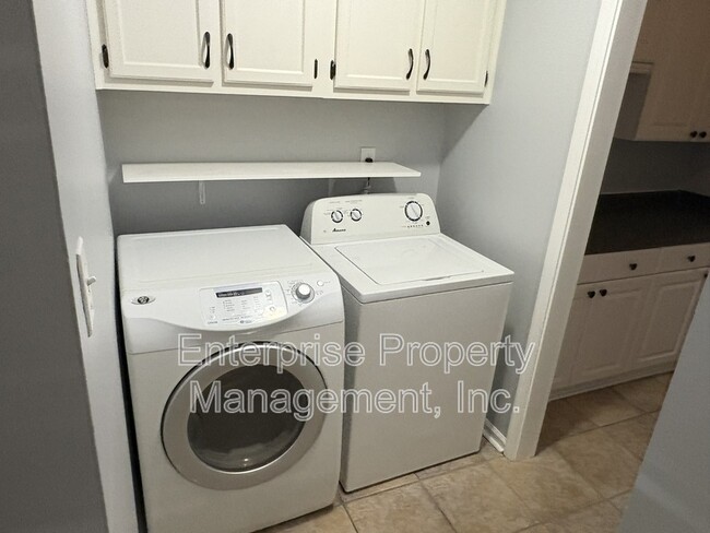 Building Photo - 535 Fox Run Ln