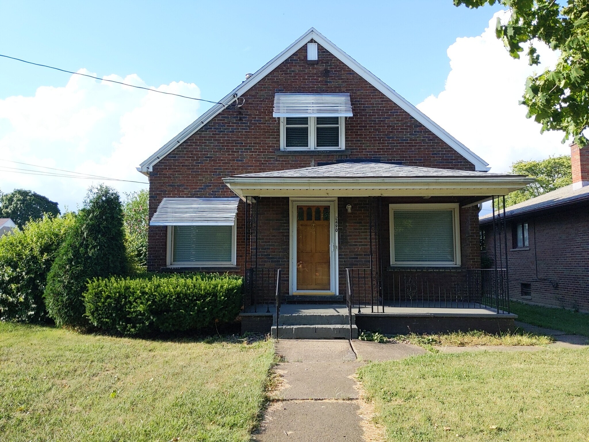 Building Photo - 2490 Forest Ave
