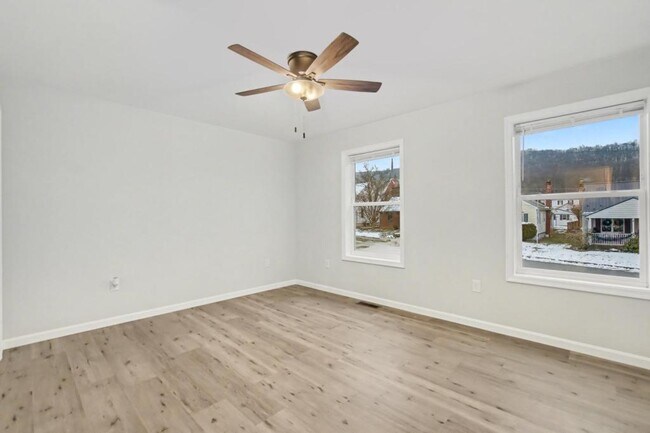 Building Photo - 239 W Broad St