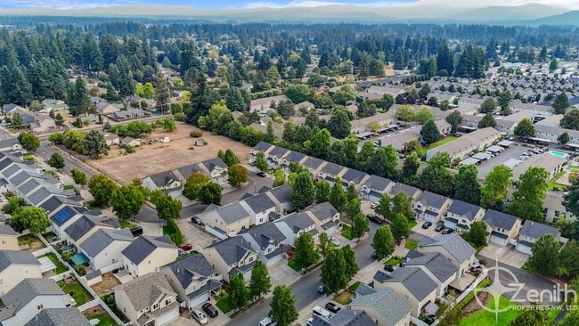 Building Photo - HALF OFF 2ND MONTHS RENT! Fully Updated 4 ...