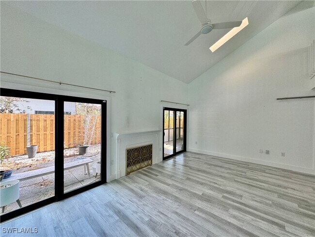 Building Photo - 871 Meadowland Dr