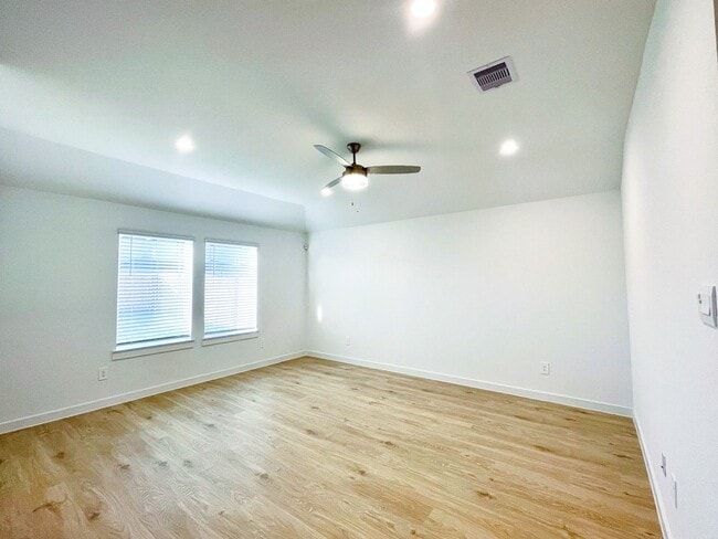 Building Photo - 30007 Foxtail Pne Ct