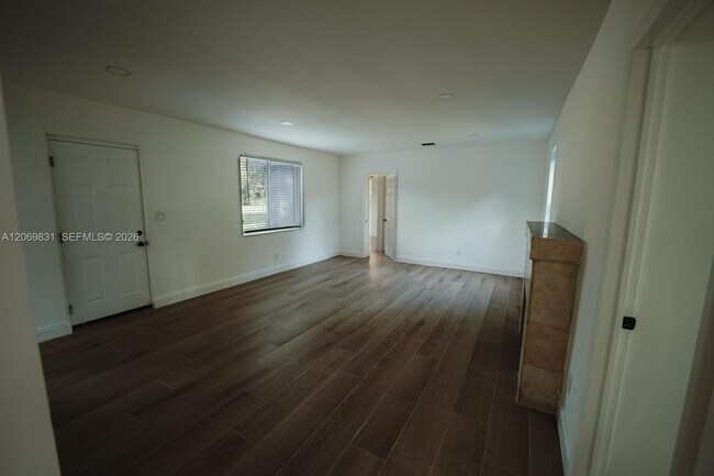 Building Photo - 801 NE 144th St