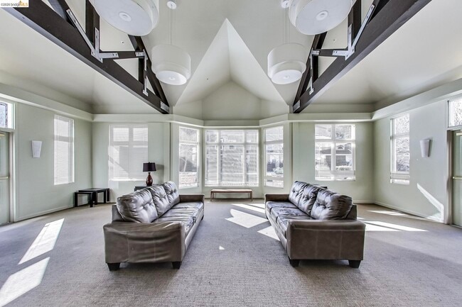 Building Photo - 555 10th St