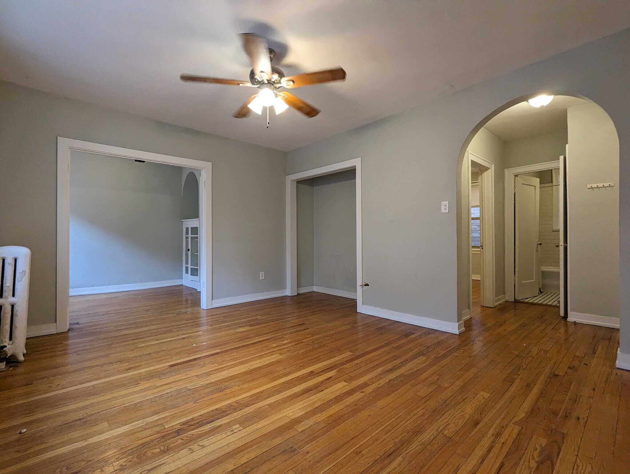 Building Photo - 546 W Surf St