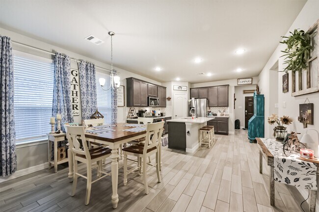 Building Photo - 123 Buttonwood Ct