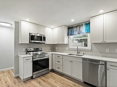 Building Photo - 11 Railroad Ave