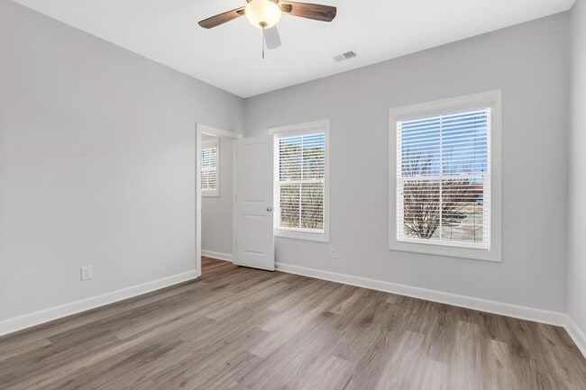 Building Photo - 2775 Bell Dr SE