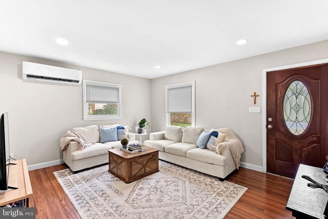 Building Photo - 219 Josephine St