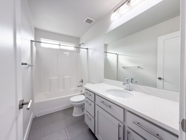 Building Photo - 3 Bed 3 Bath - Townhouse