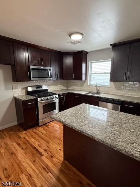 Building Photo - 139 Oraton St