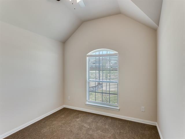 Building Photo - 529 Brozgold Ave