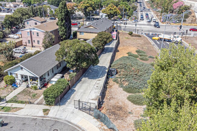 Building Photo - 11688 S Central Ave