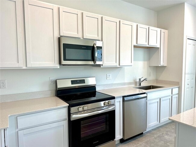 Building Photo - 2432 Skyline Lp