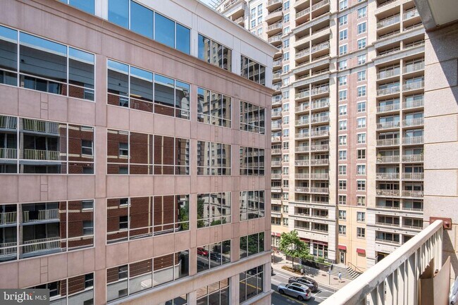 Building Photo - 880 N Pollard St