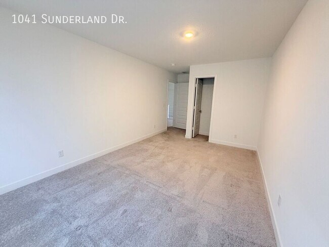 Building Photo - 1041 Sunderland Dr