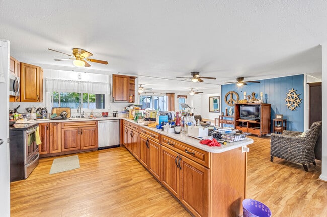 Building Photo - 142 Maluniu Ave