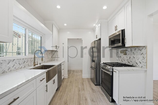 Building Photo - 1421 Stearns Dr