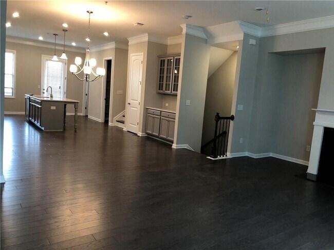 Building Photo - 324 Beacons Pl