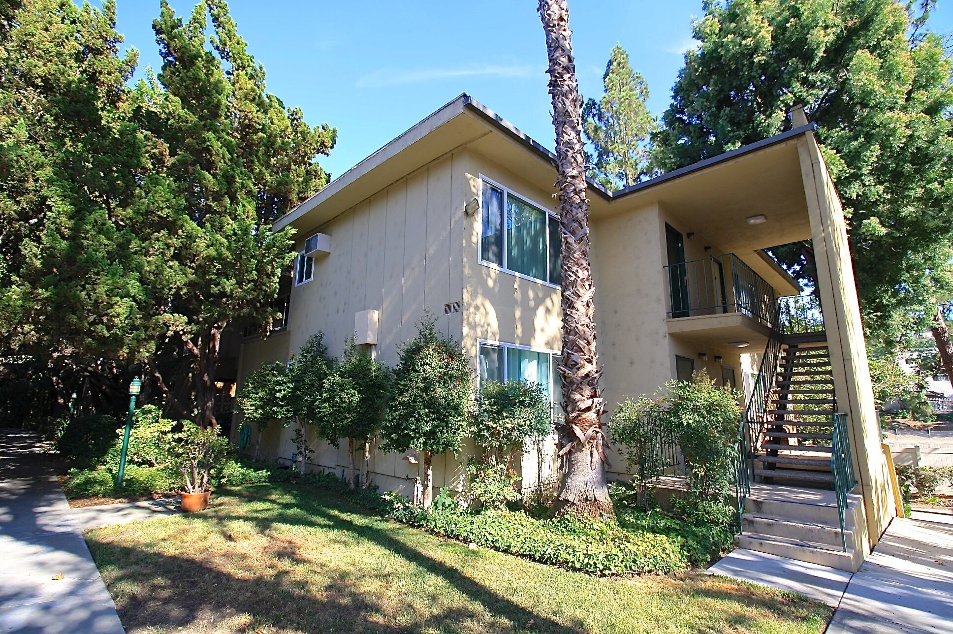 Building Photo - 11138 Aqua Vista St