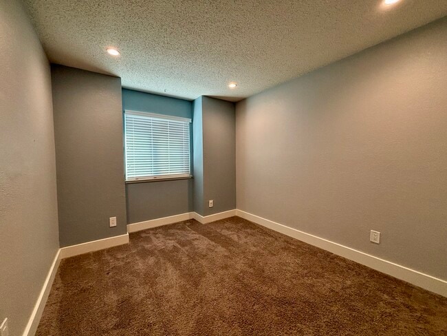 Building Photo - 7592 Deltawind Dr