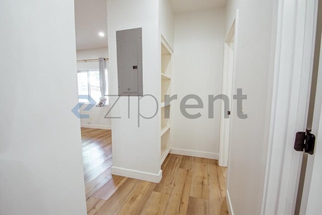 Building Photo - Unit