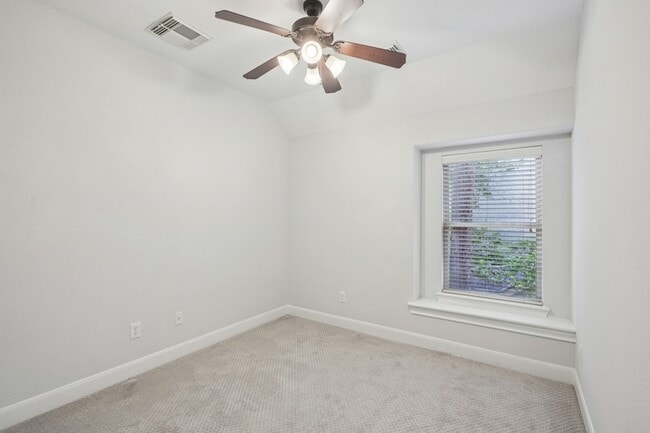 Building Photo - 90 Panterra Way