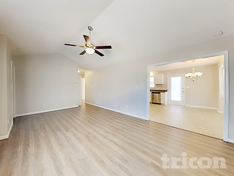 Building Photo - 1428 Smokey Mountain Dr