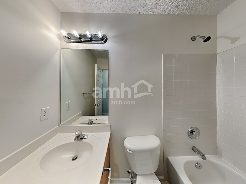 Building Photo - 10126 Illoria Dr