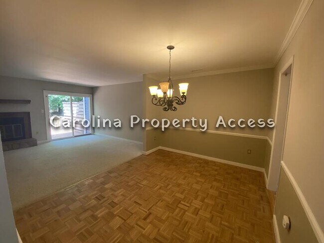 Building Photo - 33 Willow Bridge Dr