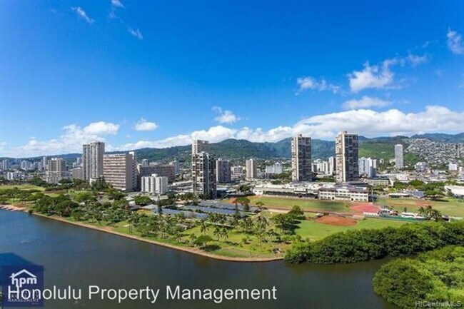 Building Photo - 1 Bedroom in Waikiki Close To Everything