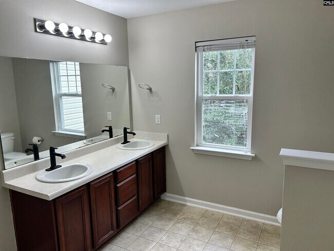 Building Photo - 454 Westmoreland Rd