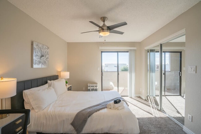 Building Photo - 8570 E McDowell Rd